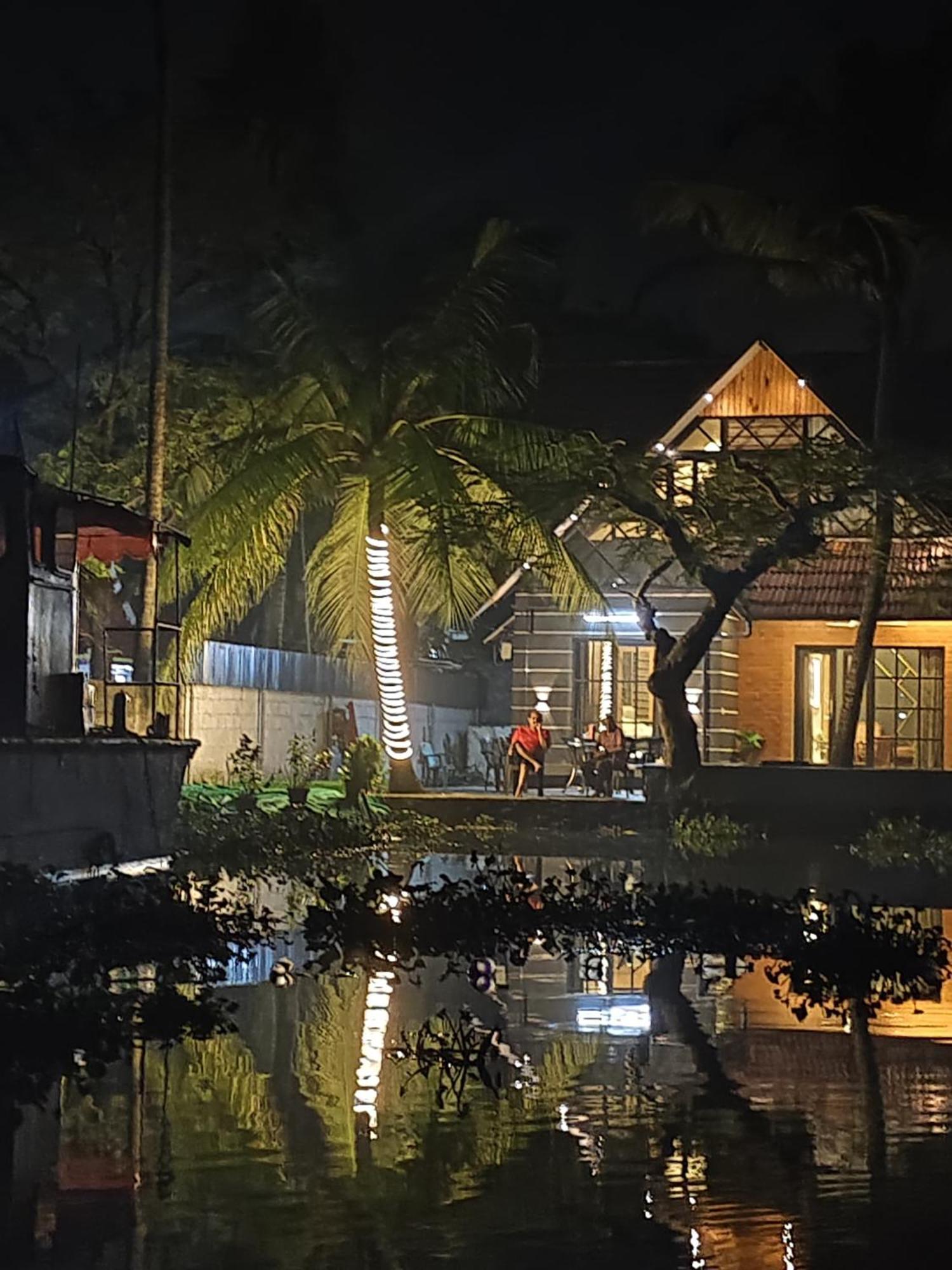 Marina Lounge Hotell Kochi Exteriör bild